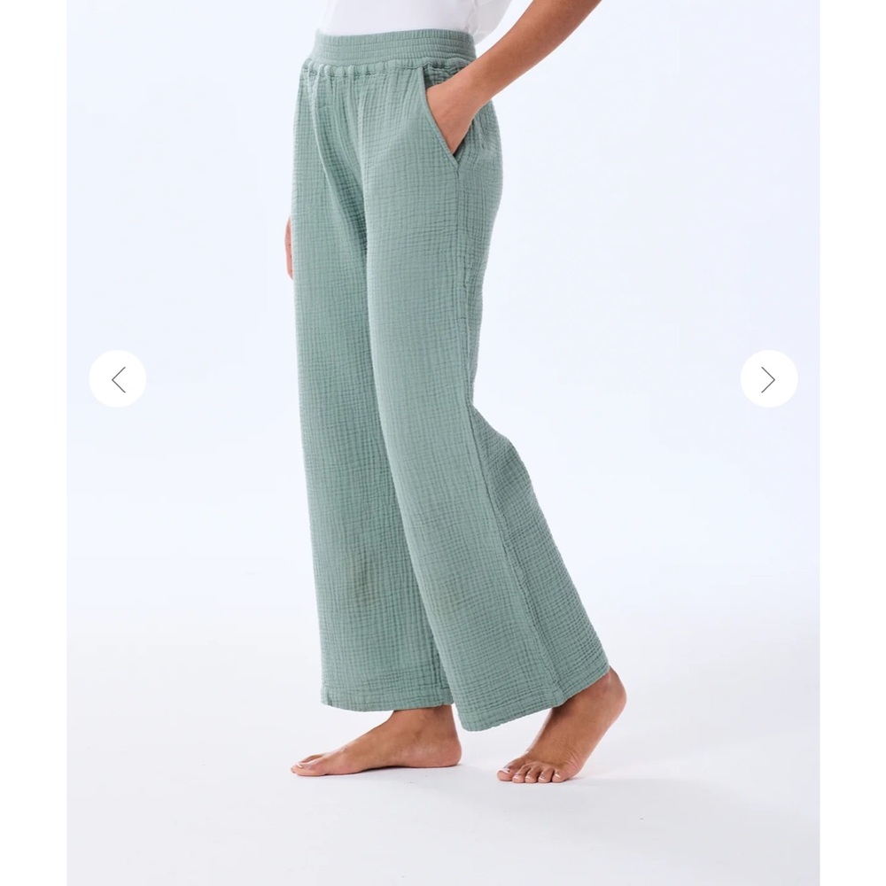 Women's Relaxed Fit Cropped Pants in Sage Green
